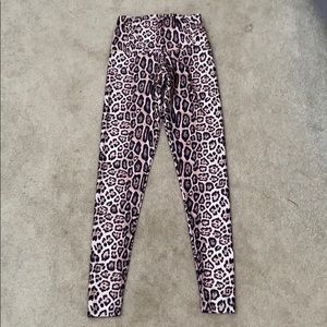 Onzie leopard leggings